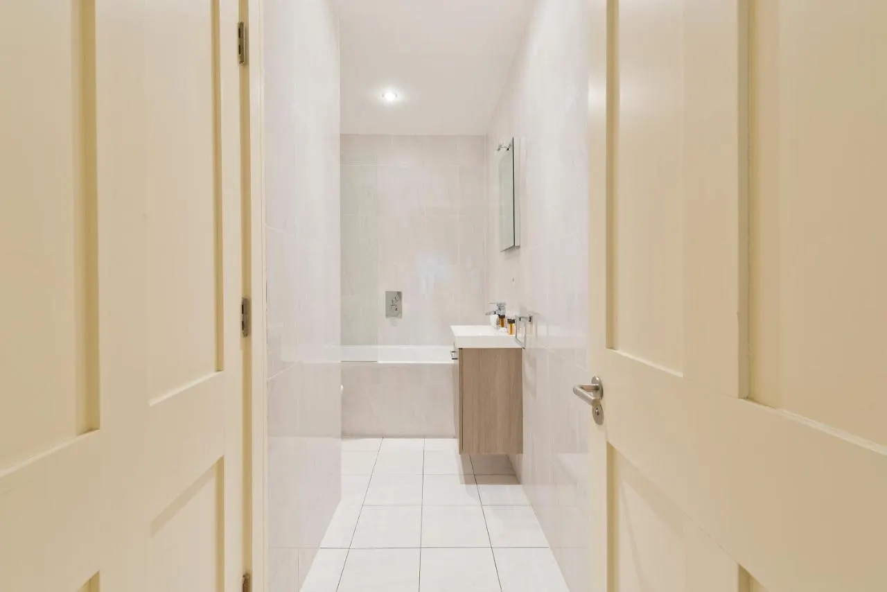 The Eamon Devalera Suite - Hiphipstay Dublin 0*,  Ireland