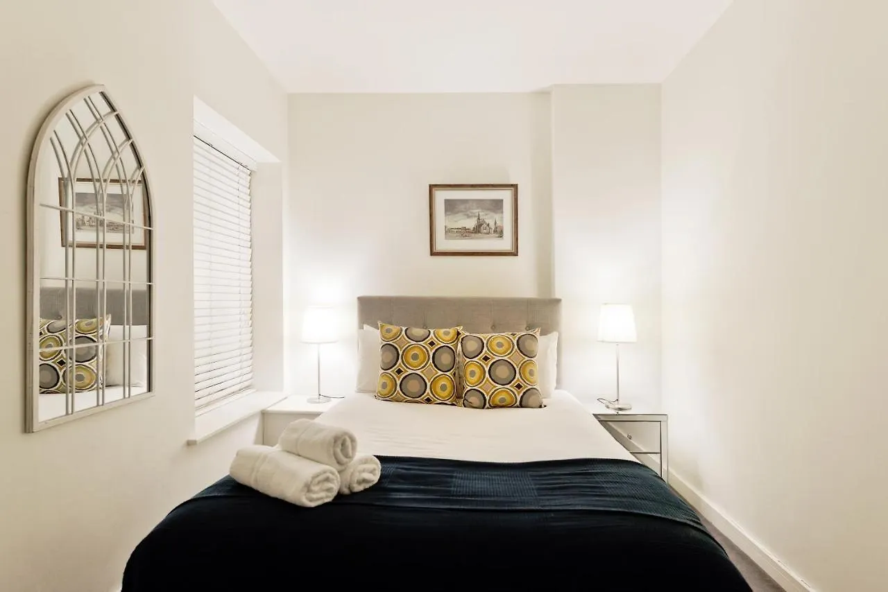 The Eamon Devalera Suite - Hiphipstay Dublin 0*,  Ireland